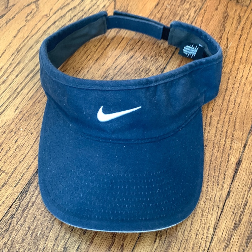 Nike/Foster’s beer navy visor